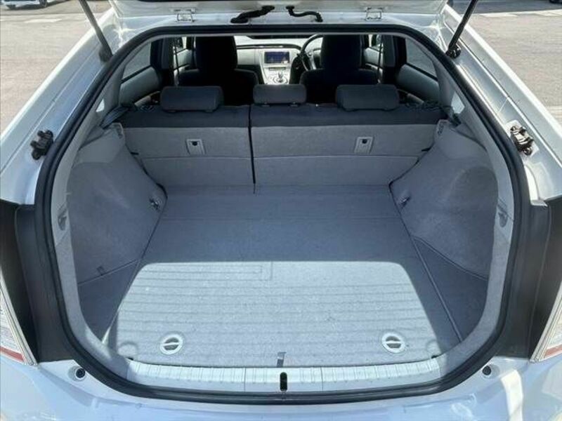 PRIUS-19