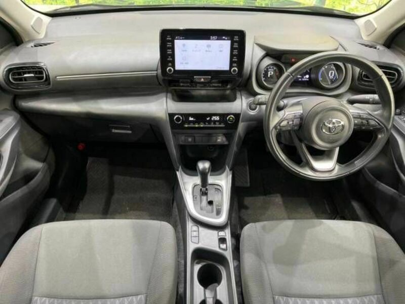 YARIS CROSS-1