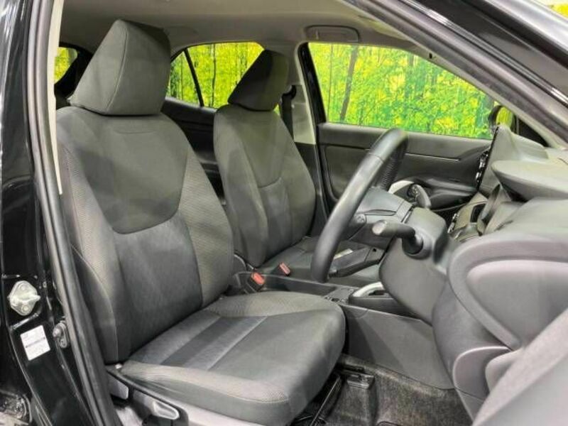 YARIS CROSS-8
