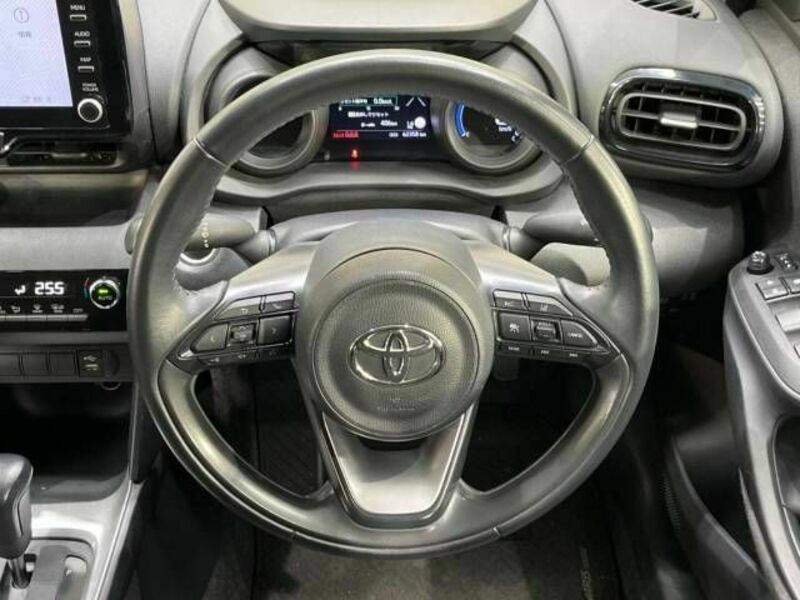 YARIS CROSS-11