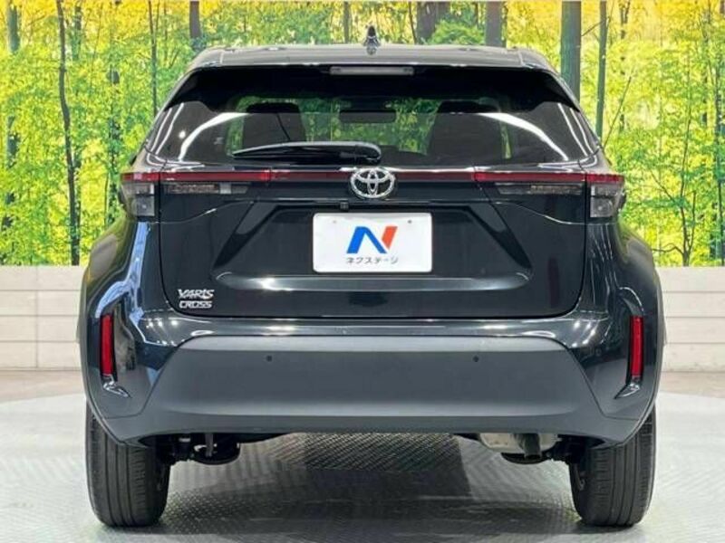 YARIS CROSS-15