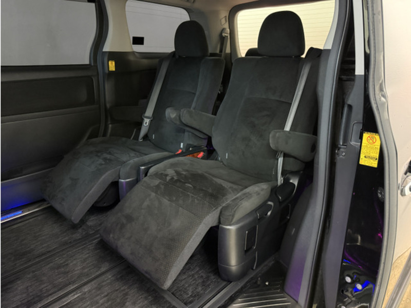 VELLFIRE-7
