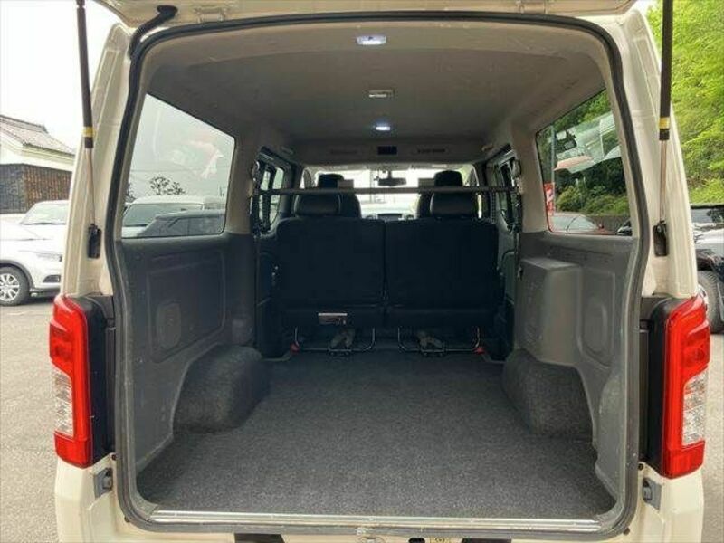 NV350 CARAVAN-7