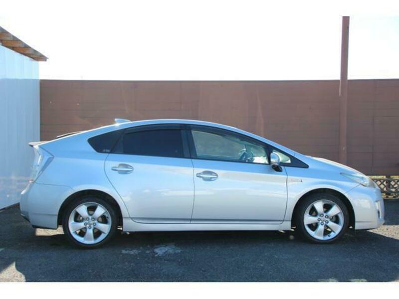 PRIUS-6
