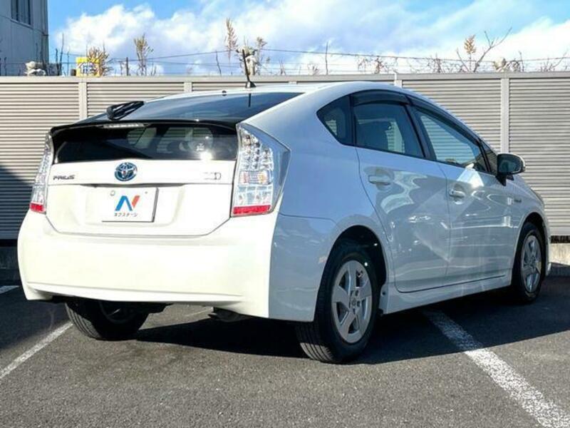 PRIUS-16