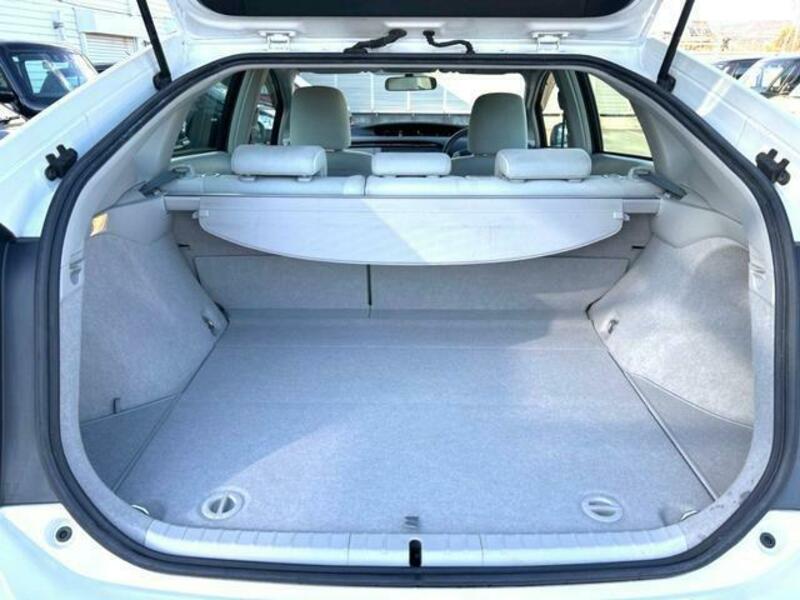 PRIUS-9