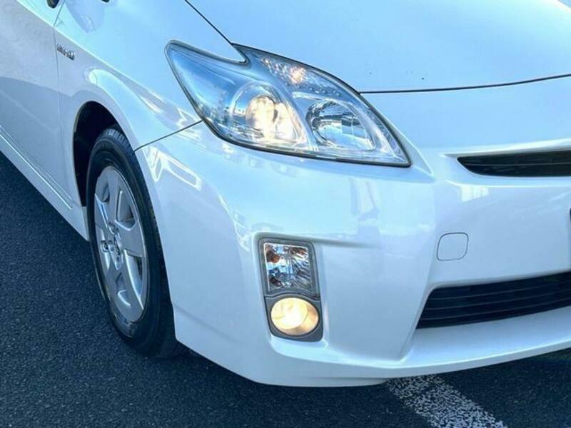 PRIUS-11