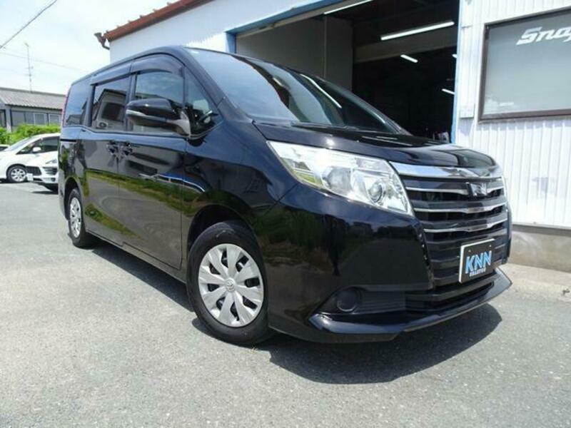 TOYOTA　NOAH