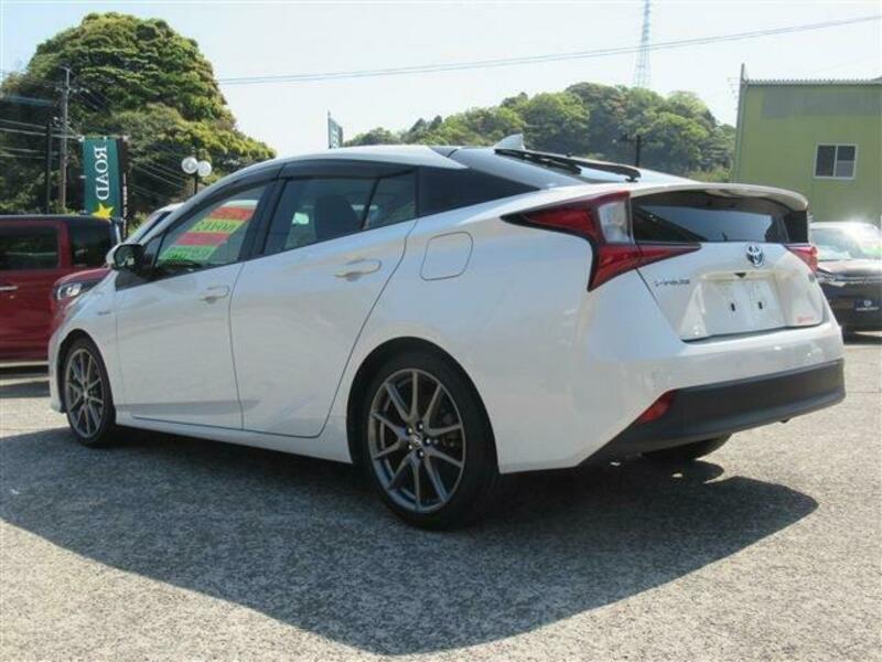 PRIUS-16