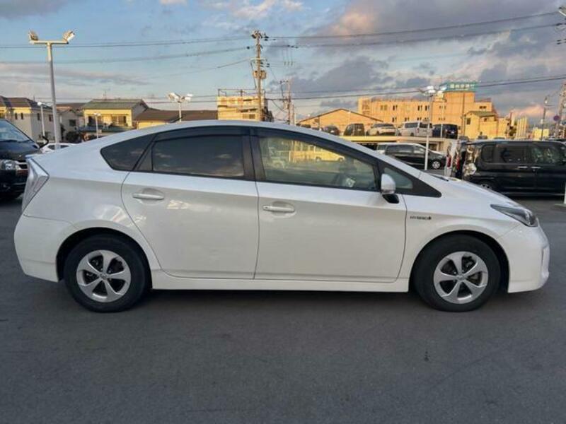 PRIUS-16