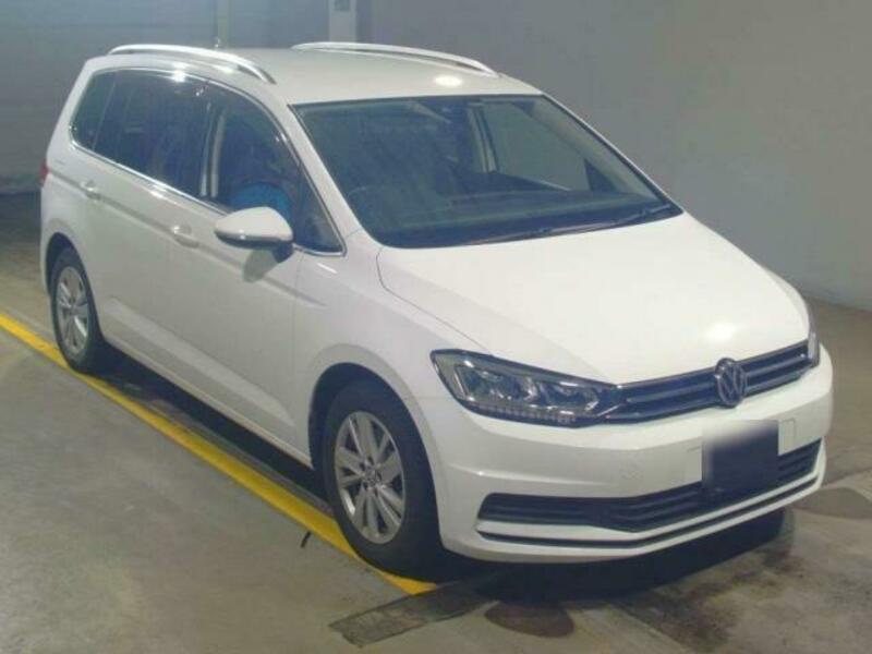 VOLKSWAGEN　GOLF TOURAN