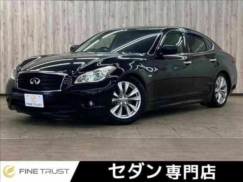NISSAN　FUGA