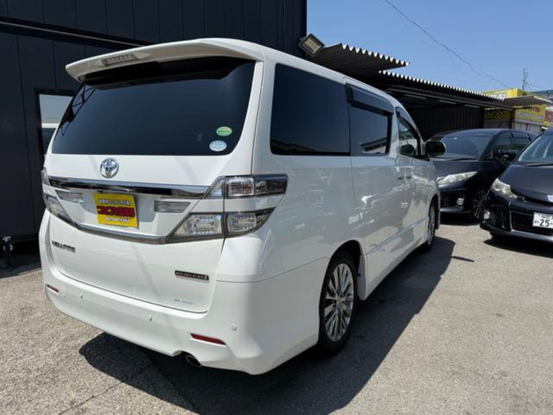 VELLFIRE-11