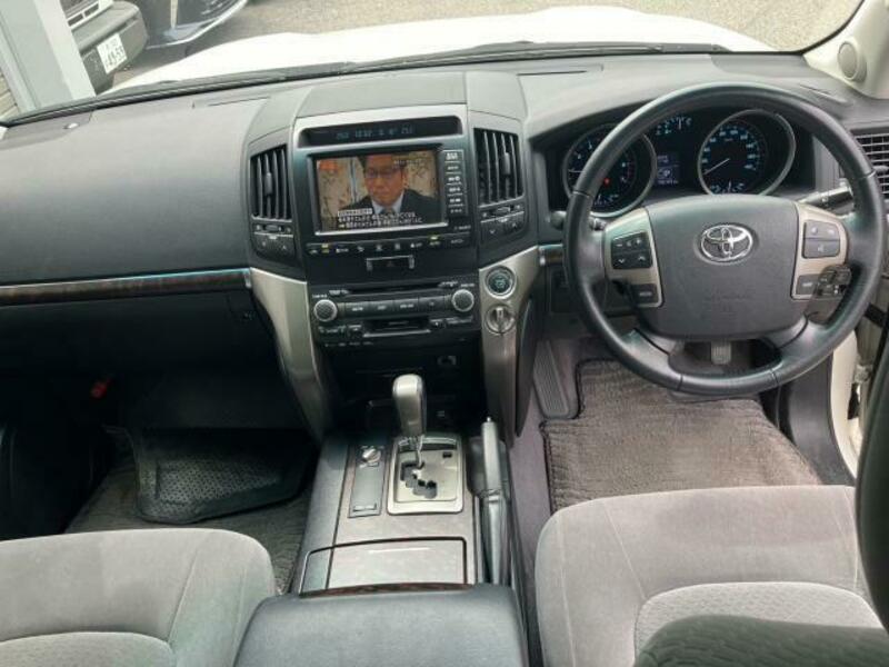 LAND CRUISER