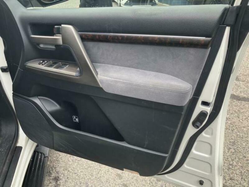 LAND CRUISER