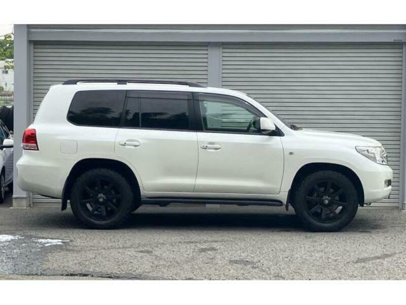 LAND CRUISER
