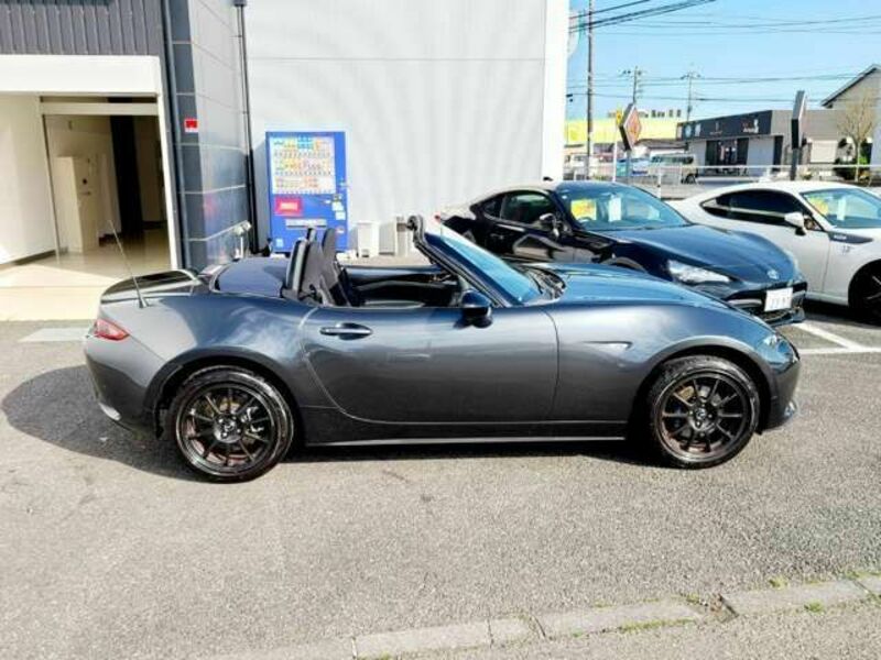 ROADSTER-12