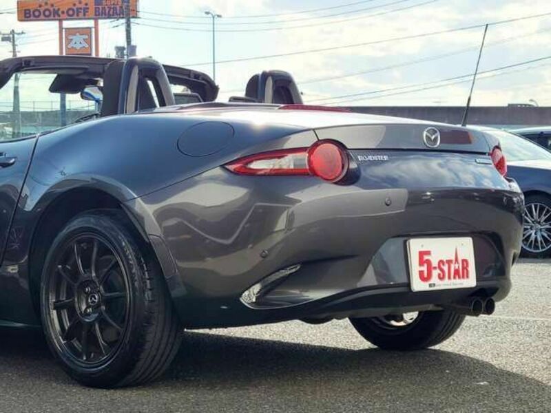 ROADSTER-18