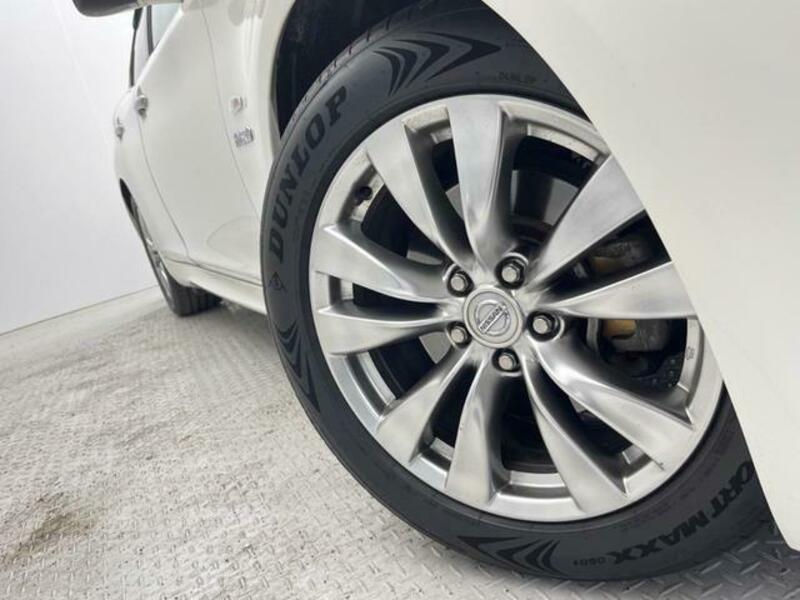 FUGA HYBRID-11