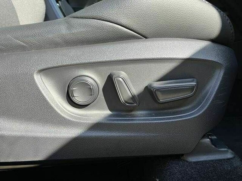COROLLA CROSS-8