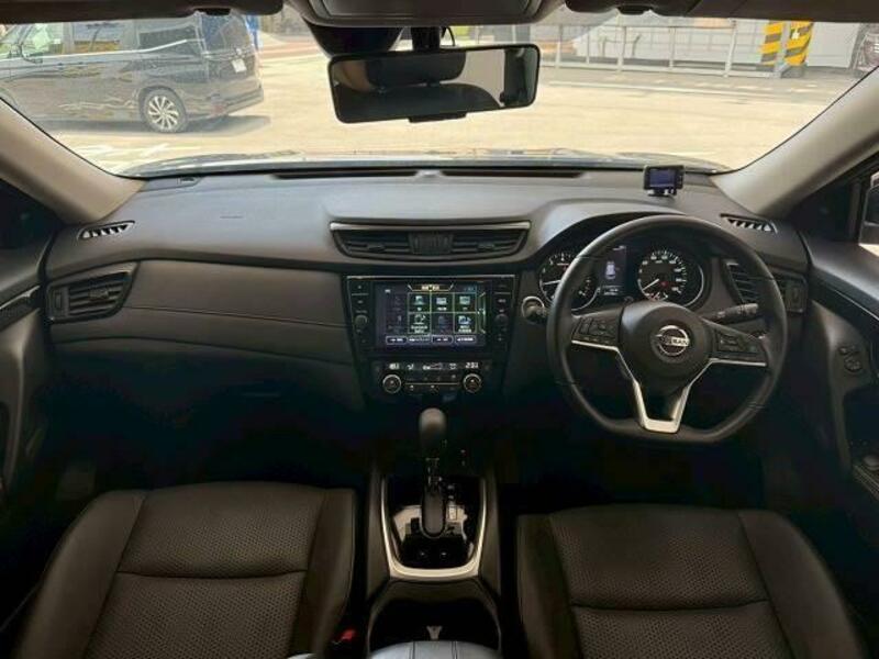 X-TRAIL-1