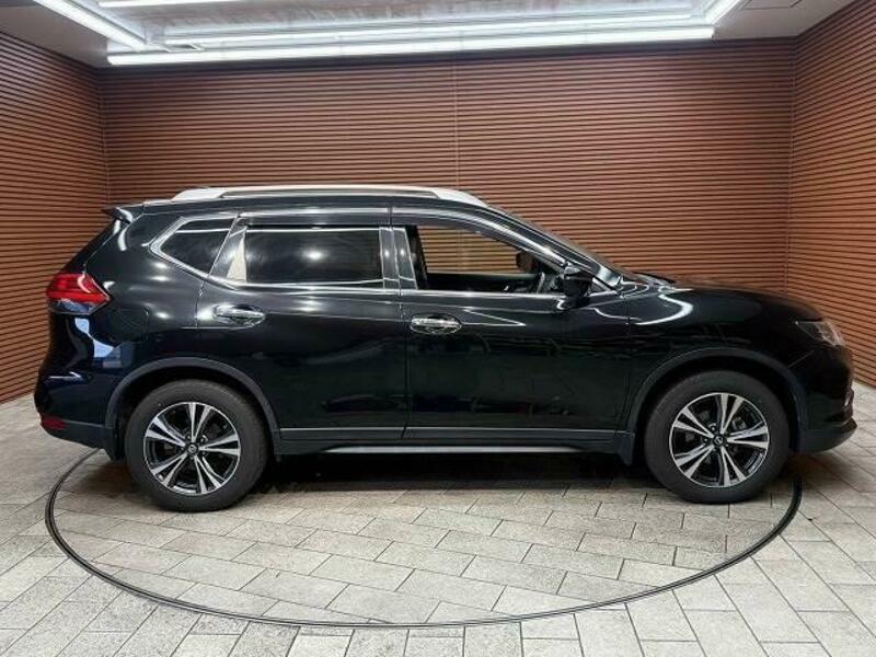 X-TRAIL-17