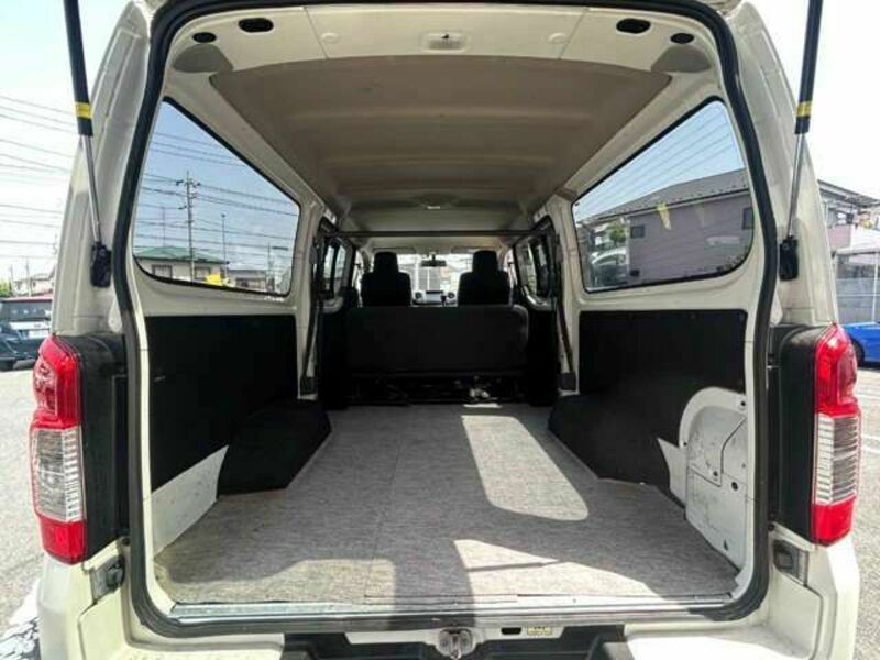 NV350 CARAVAN-12