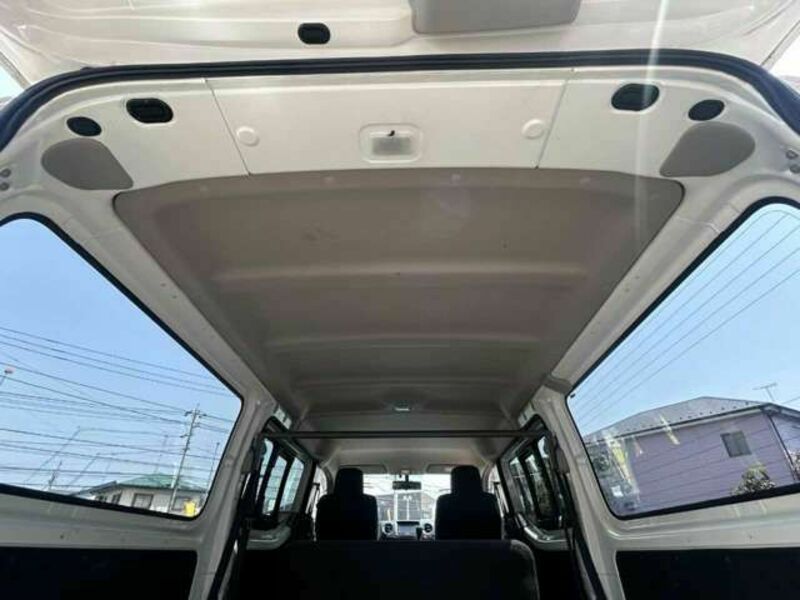 NV350 CARAVAN-13