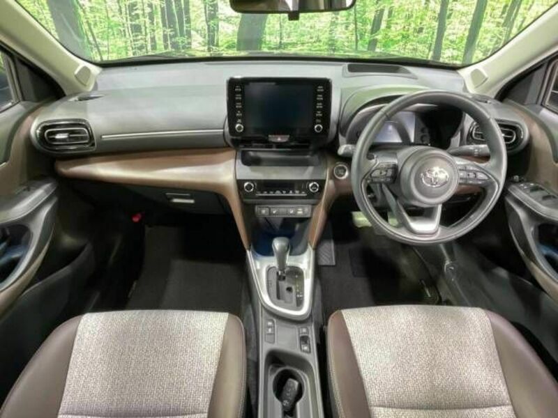YARIS CROSS-1