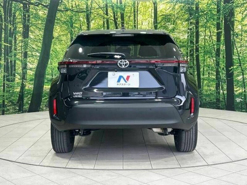 YARIS CROSS-16