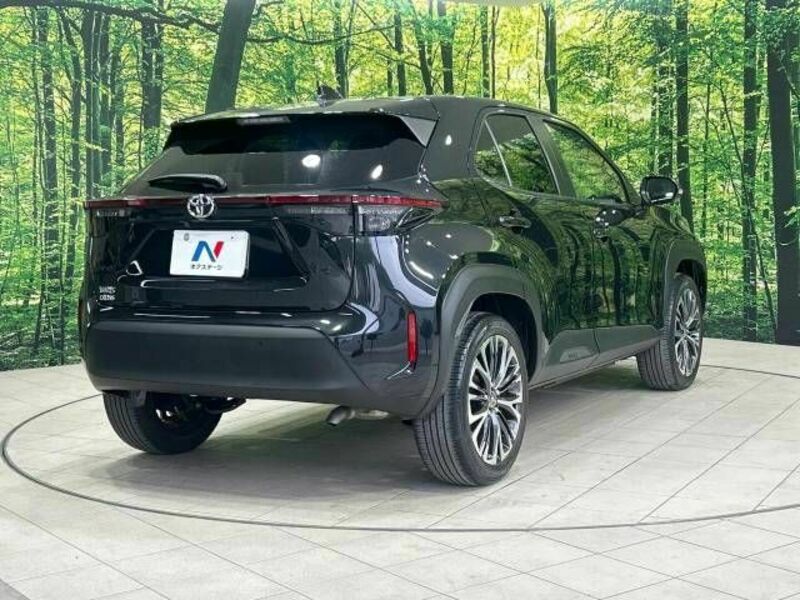 YARIS CROSS-18