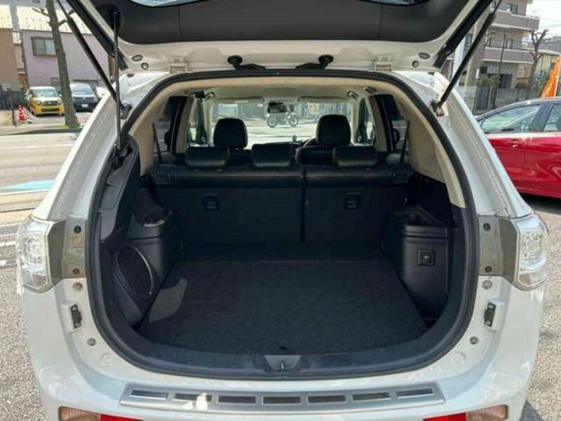 OUTLANDER PHEV-16