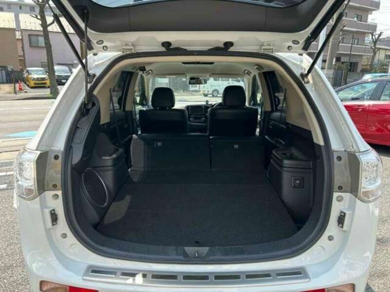 OUTLANDER PHEV-17