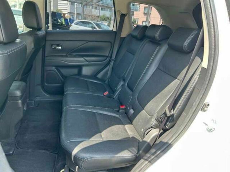 OUTLANDER PHEV-19
