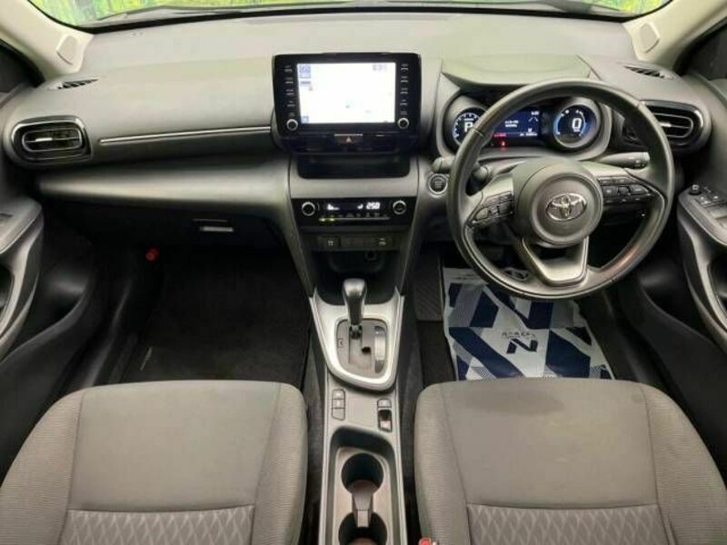 YARIS CROSS-1