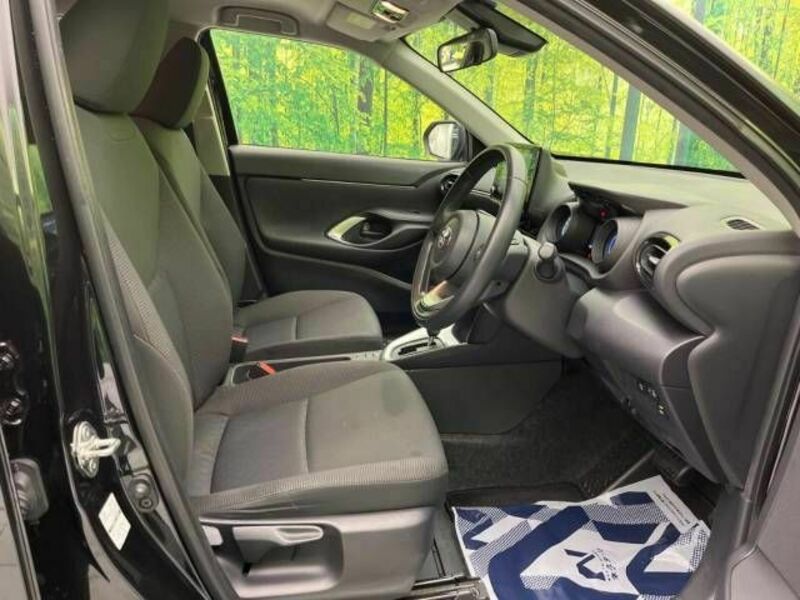 YARIS CROSS-8