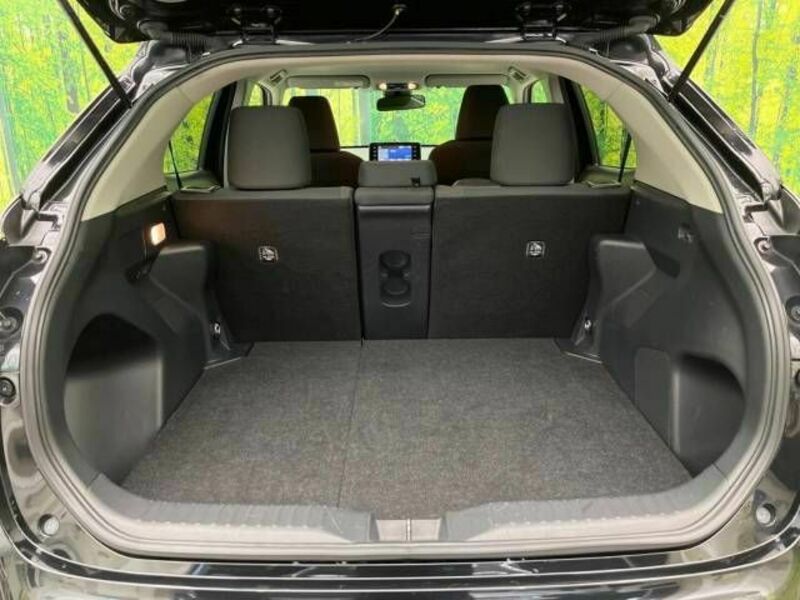 YARIS CROSS-10