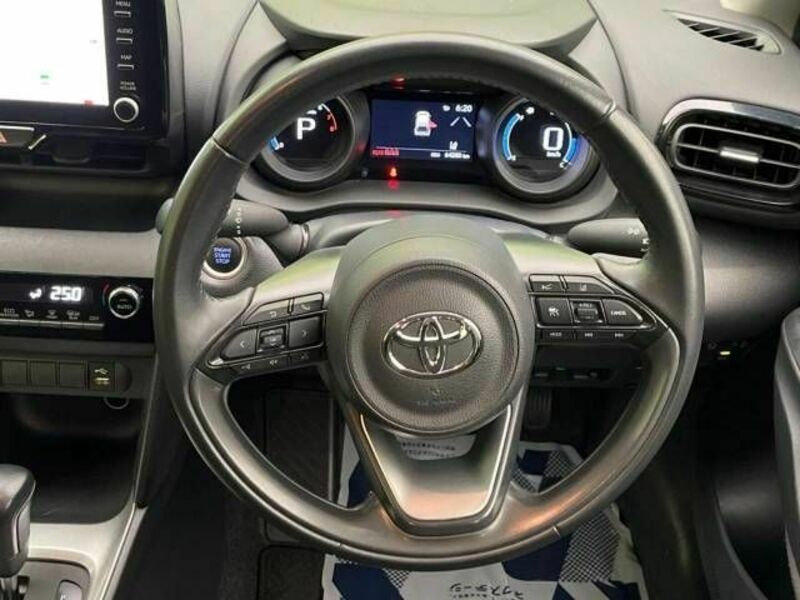 YARIS CROSS-11