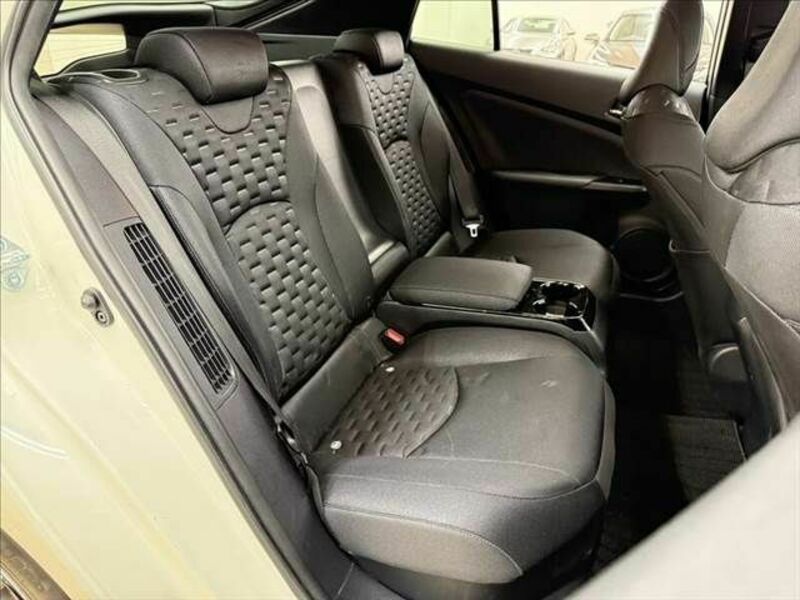 PRIUS PHV-6