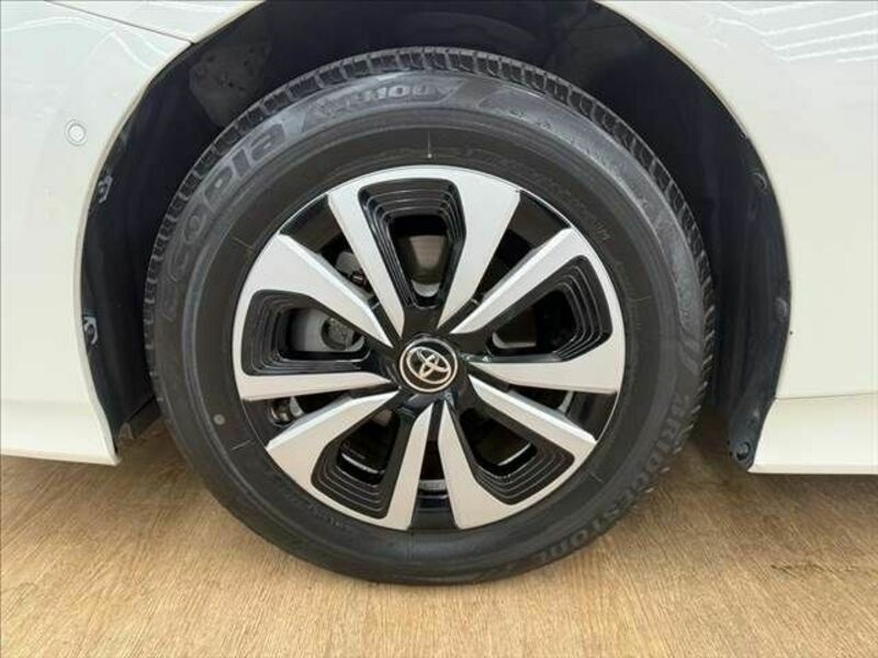 PRIUS PHV-11