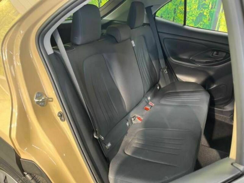 YARIS CROSS-8