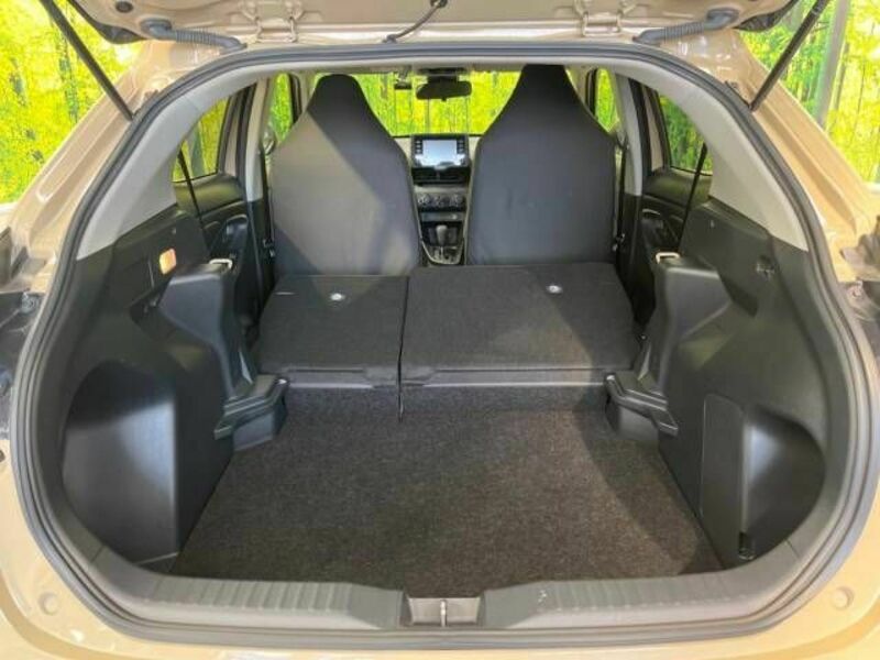 YARIS CROSS-9