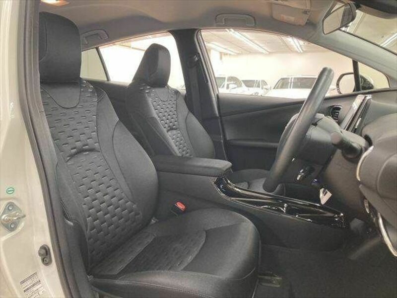 PRIUS PHV-6