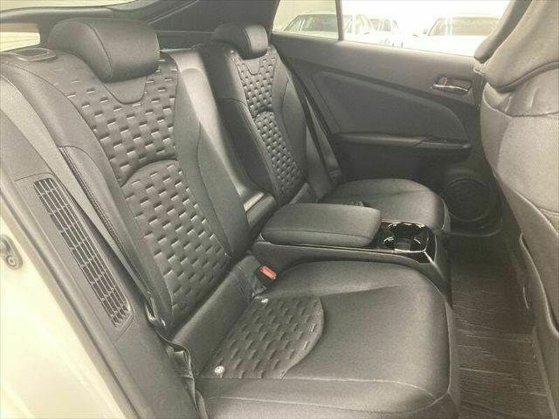 PRIUS PHV-7