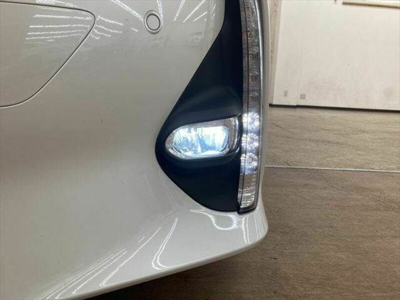 PRIUS PHV-11