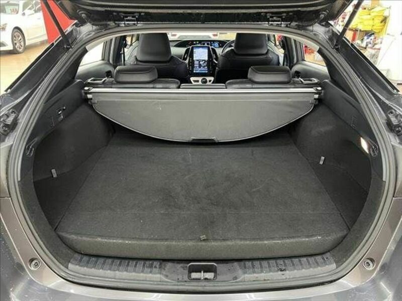 PRIUS PHV-6