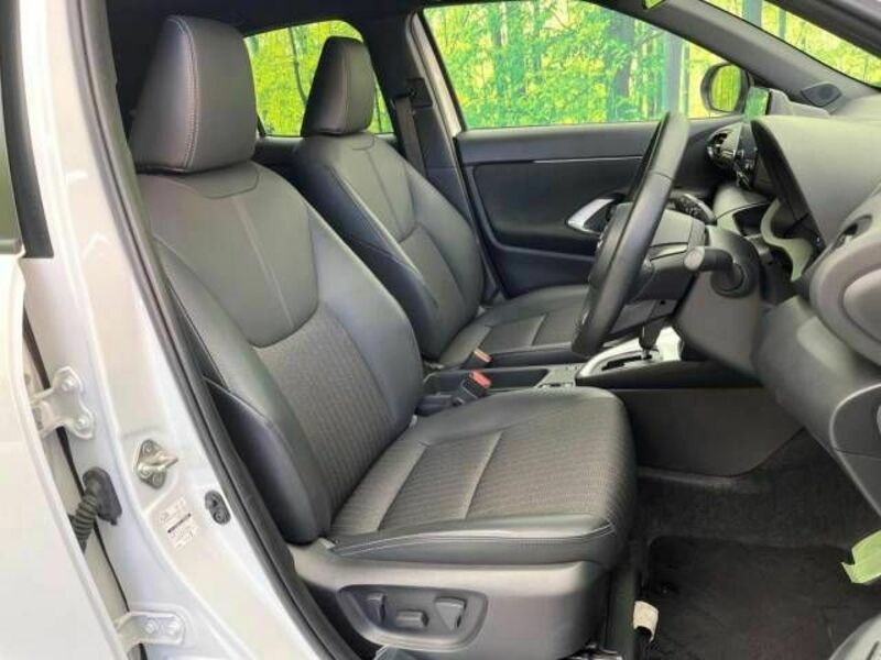 YARIS CROSS-8