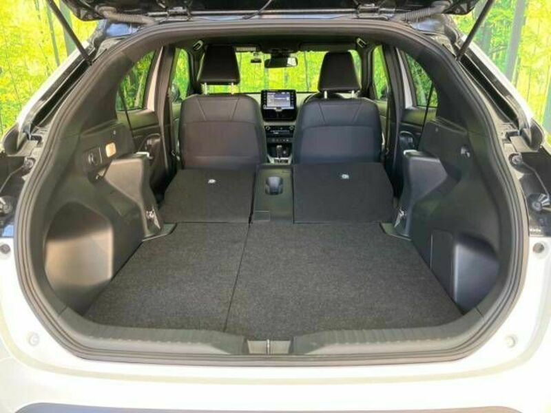 YARIS CROSS-10