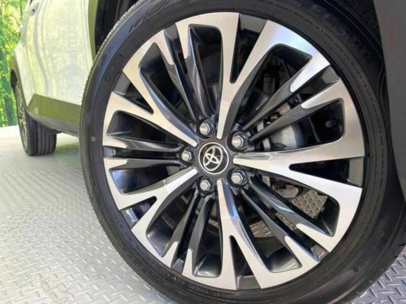 YARIS CROSS-11
