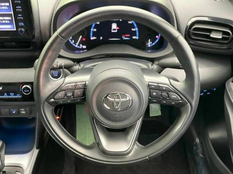 YARIS CROSS-13